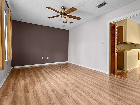 4th image of 760 Biscayne Gln SW