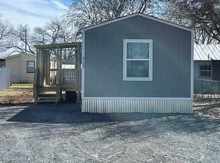 512 Kennedy Ave, Sabinal, TX 78881