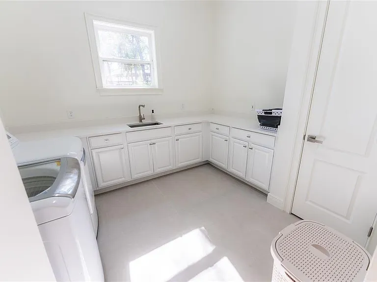 2041 Lake Fischer Cove Ln — Photo 32