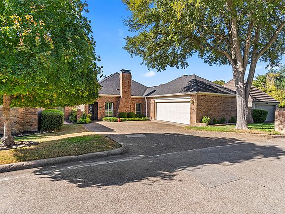 2nd image of 16022 Chalfont Cir