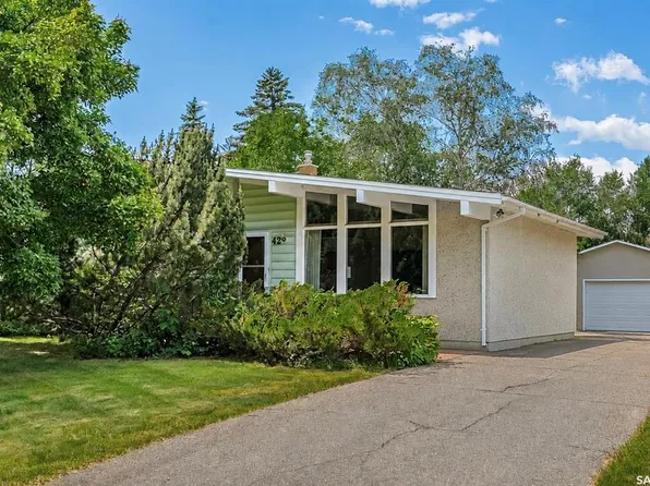 42 Neilson CRESCENT, Saskatoon, SK S4R 7R2