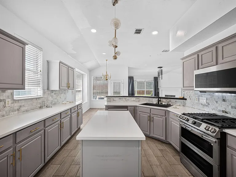 308 Keswick Ln — Photo 10