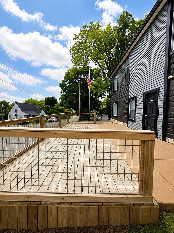 2 bed, 1.0 bath, 1000 sqft, $1,200 — Photo 1