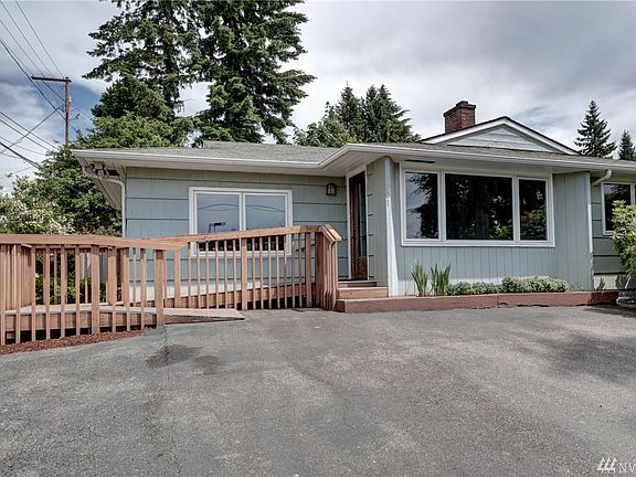 3rd image of 2701 Sylvan Dr W