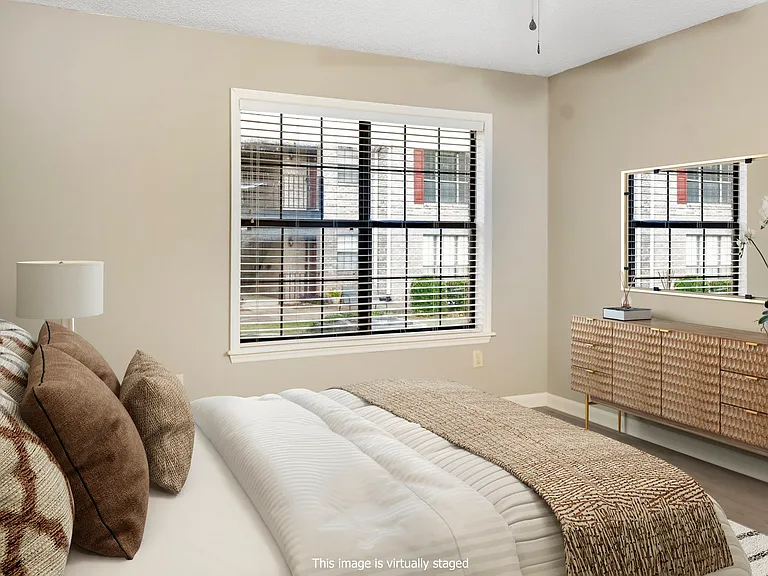 Creekside Apartments — Photo 5