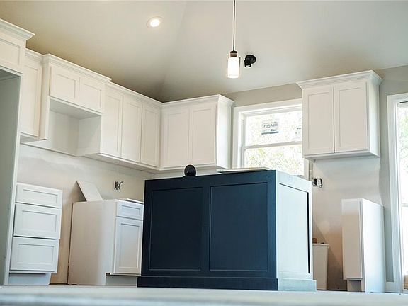4th image of 12708 Applewood Dr