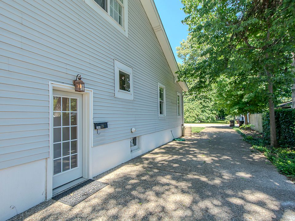 Entrance to Unit (Driveway Side Access)