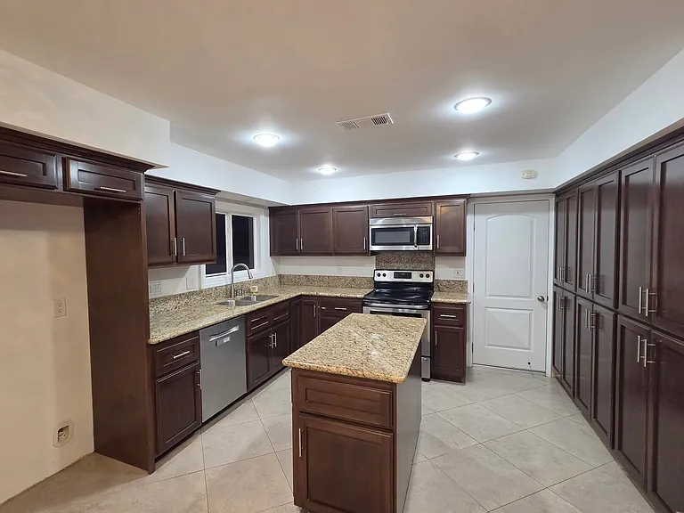 13509 Edgefield St — Photo 2