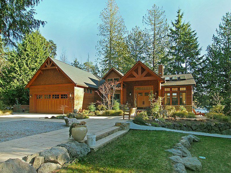  Designed Craftsman w/ 100 feet lowbank waterfront