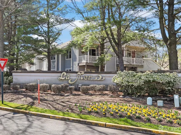 2202 Timber Ridge Ct, Parlin, NJ 08859