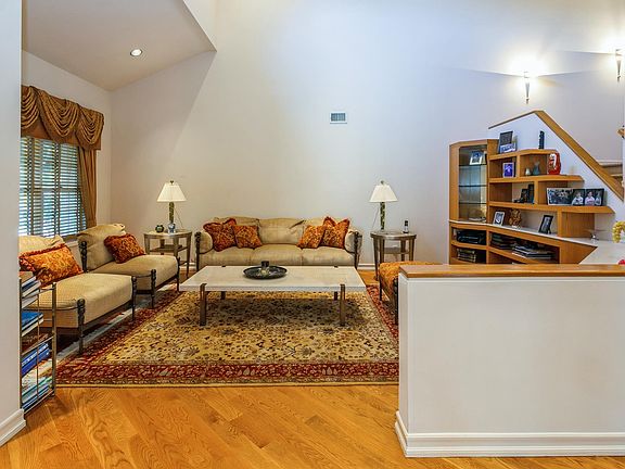 3rd image of 481 Greenbriar Ct #481