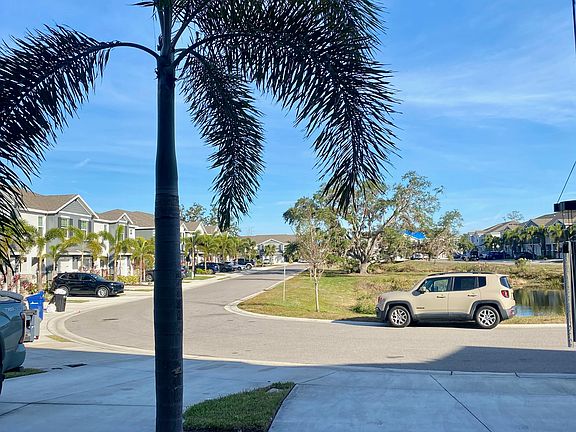 4th image of 8709 Daydream St #1