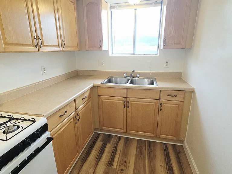 111 Pine Dr #10 — Photo 11