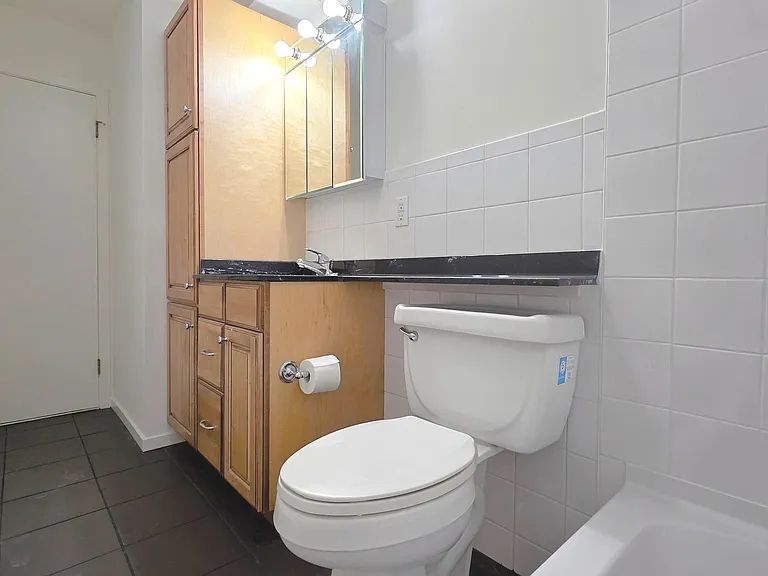 25 Village Dr — Photo 32