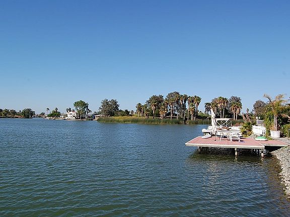 dock rightside view