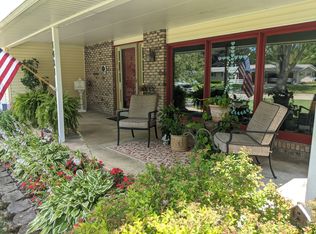 1431 S Deming Ave, Freeport, IL 61032