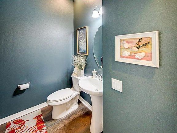 5th image of 1541 Castile St