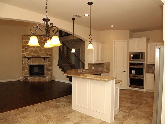 5th image of 2025 Menominee Dr