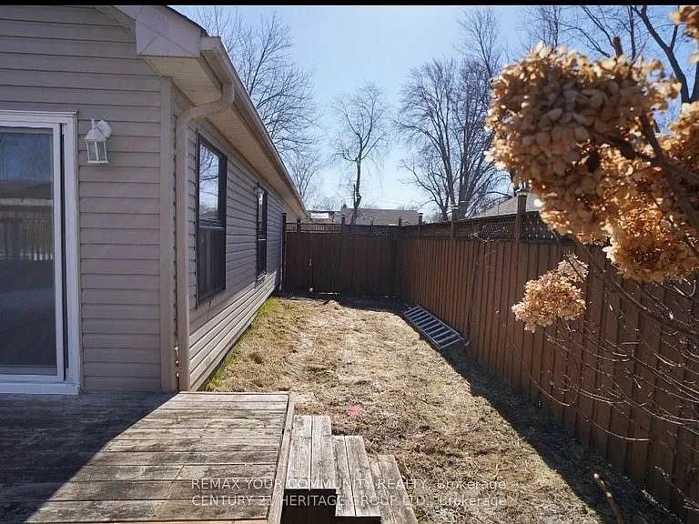 236 Simcoe Ave — Photo 45