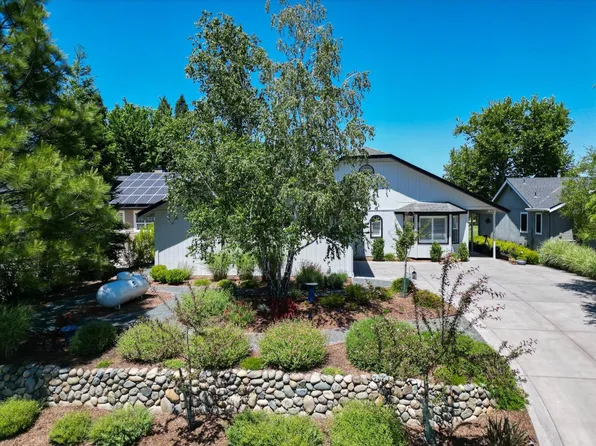 18220 Lake Forest Dr, Penn Valley, CA 95946