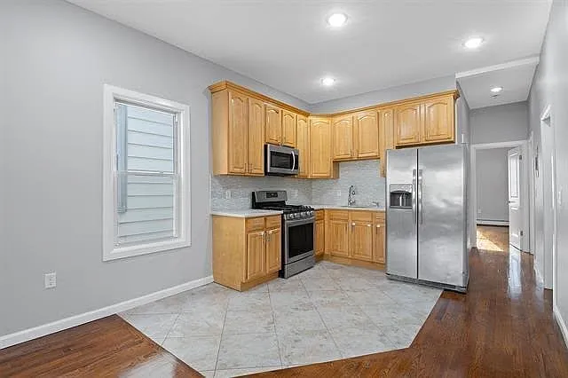 35 Lexington Ave #2A — Photo 2