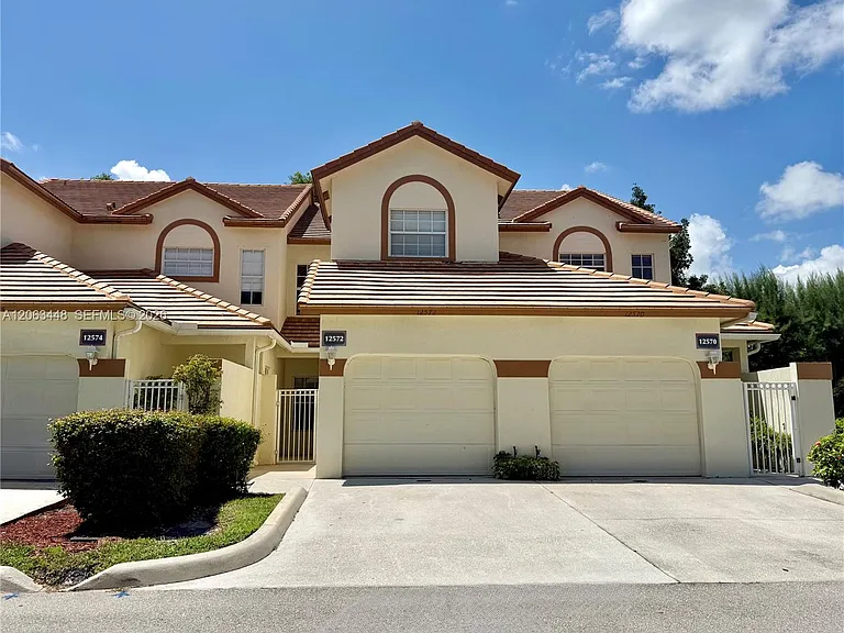12572 Shoreline Dr #107 — Photo 1