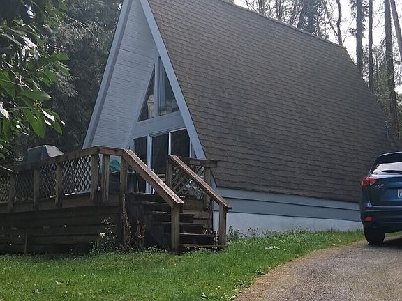 2nd image of 90 E falls Place E