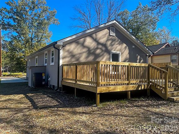 4th image of 433 Clinton Ave