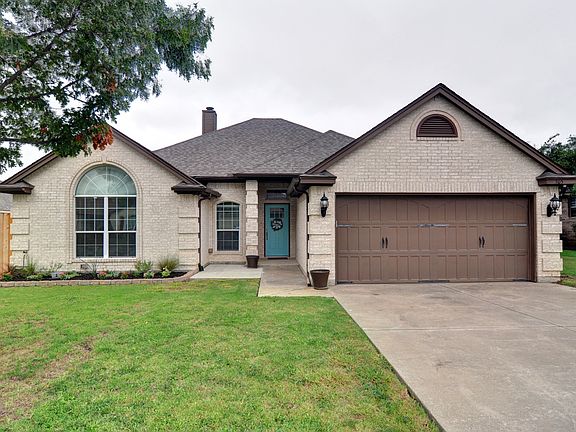 2nd image of 305 Aspen Ct W