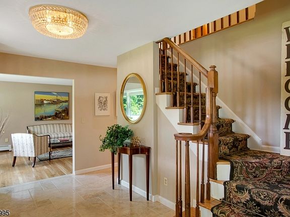 4th image of 629 Midvale Ct