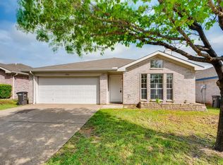 9916 Long Rifle Dr, Fort Worth, TX 76108