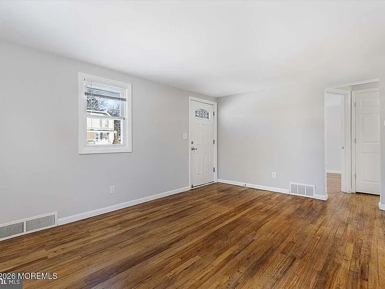 43 Iowana Ave — Photo 3
