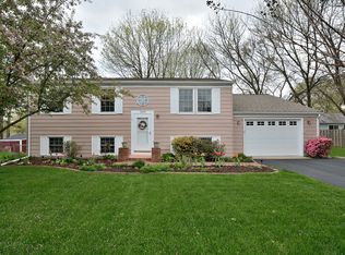 1269 Magnolia Ln, Herndon, VA 20170