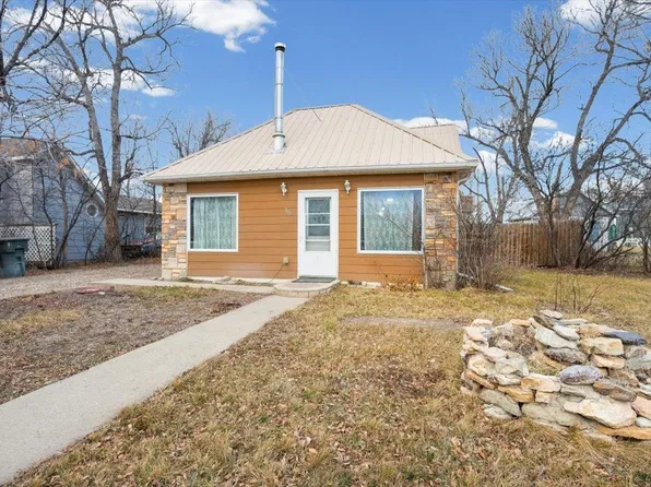 815 Aurora St, Belle Fourche, SD 57717