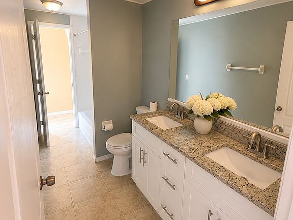 4th image of 2875 Middleton Cir