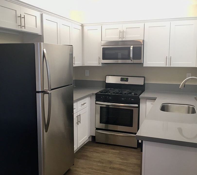 2nd image of 4113 43rd St Unit 2