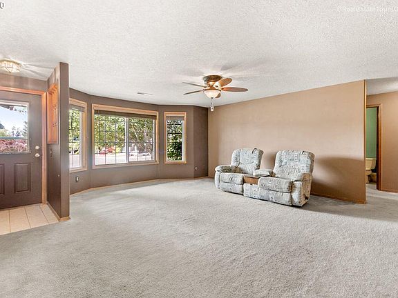 5th image of 6605 SE Gladys St