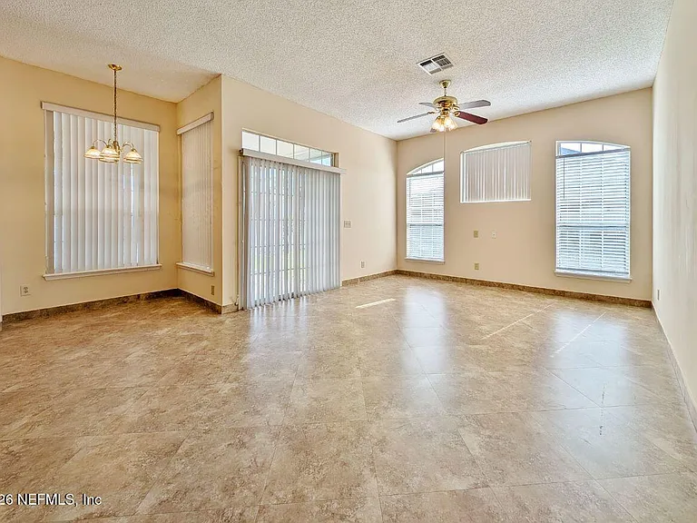 2413 Cedar Trace Dr W — Photo 10