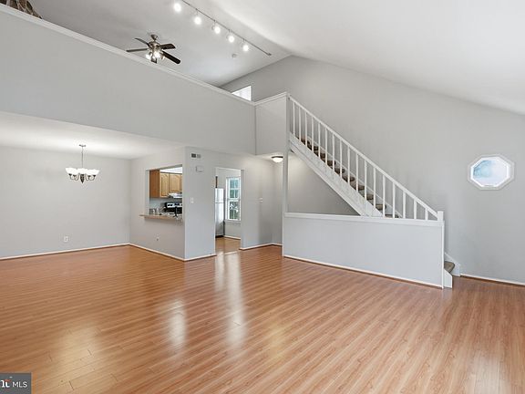 4th image of 321B Delancey Pl #B