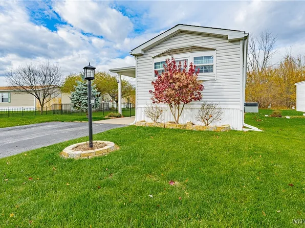 1158 Timberwood Ct, Lockport, NY 14094