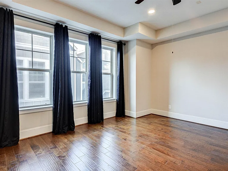 720 N Shepherd Dr — Photo 29