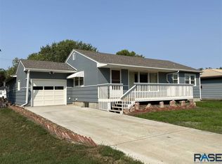 555 S Poplar St, Freeman, SD 57029