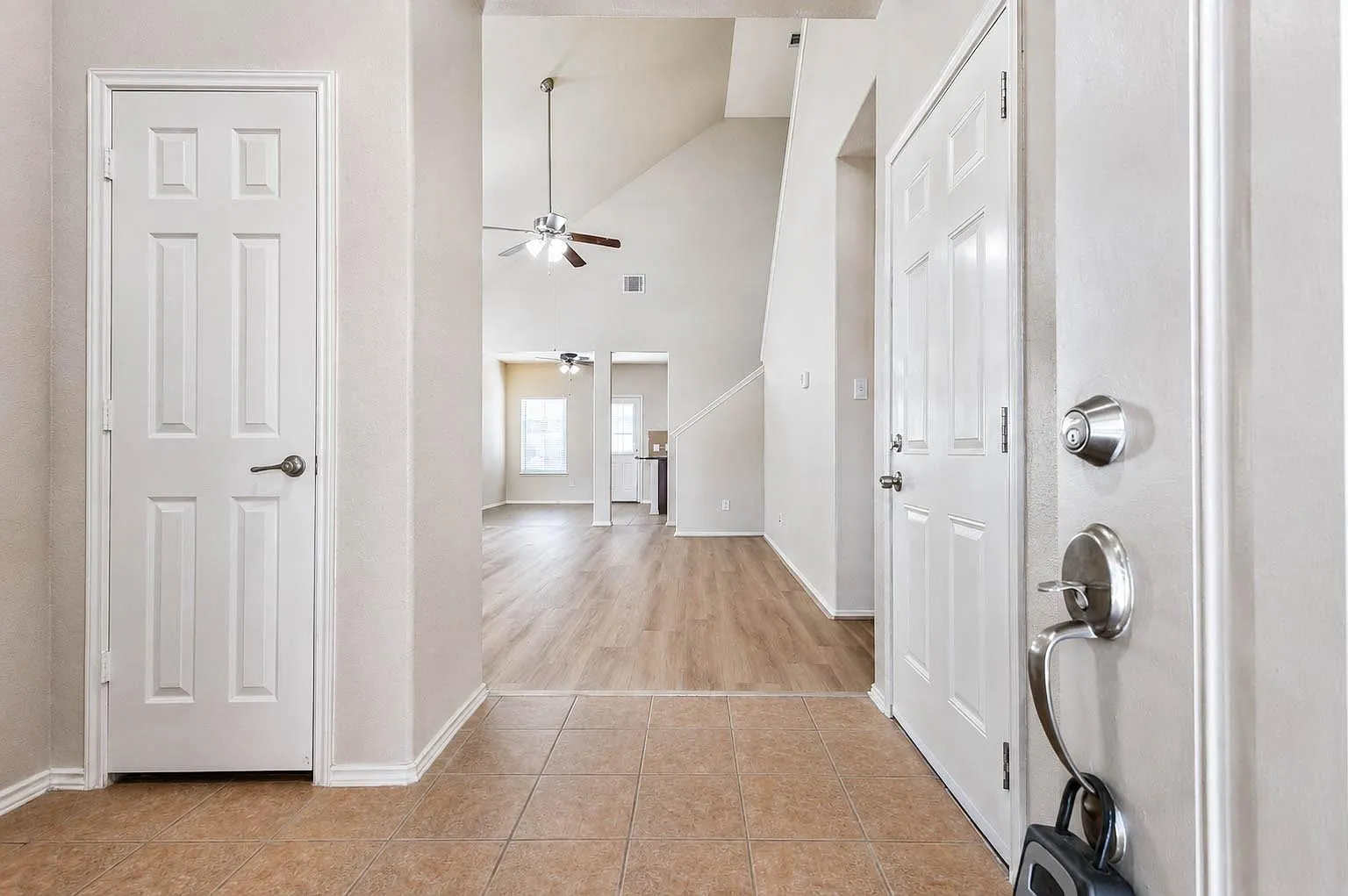 4 bed, 2.5 bath, 2300 sqft, $2,350 — Photo 3