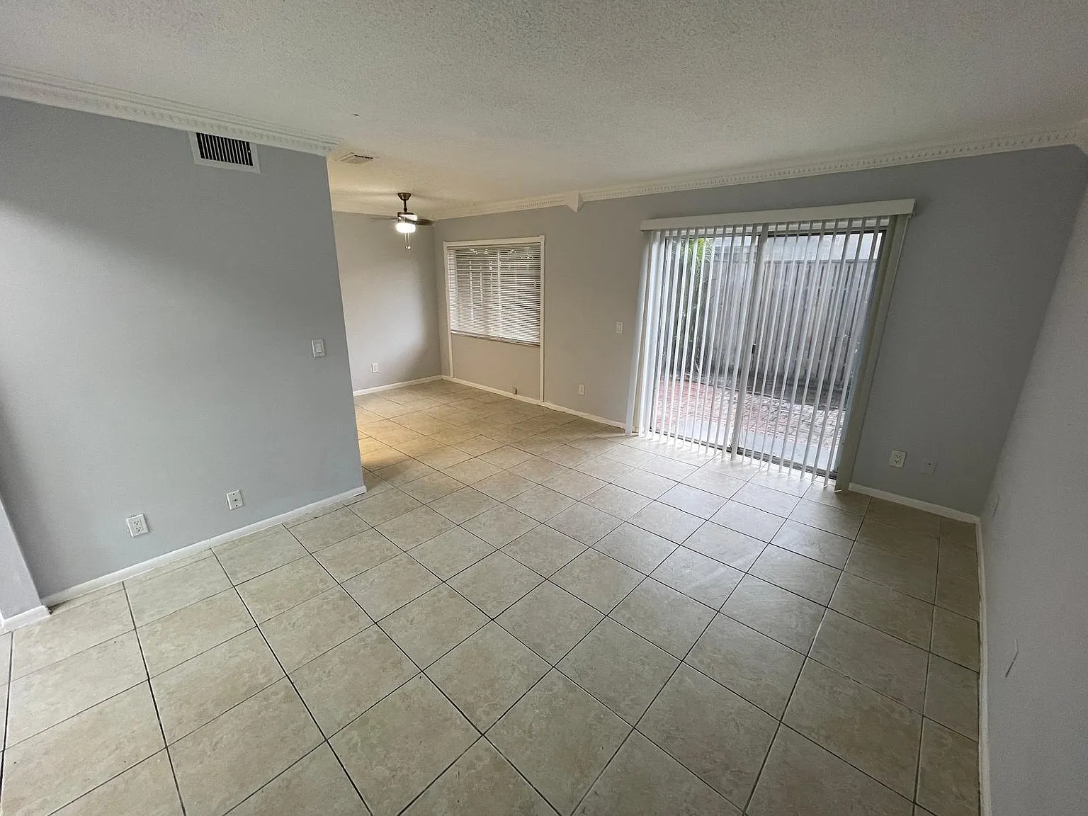 2 bed, 1.5 bath, 944 sqft, $2,000 — Photo 1