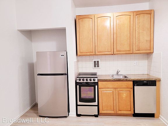 3rd image of 831 Sacramento St APT 26