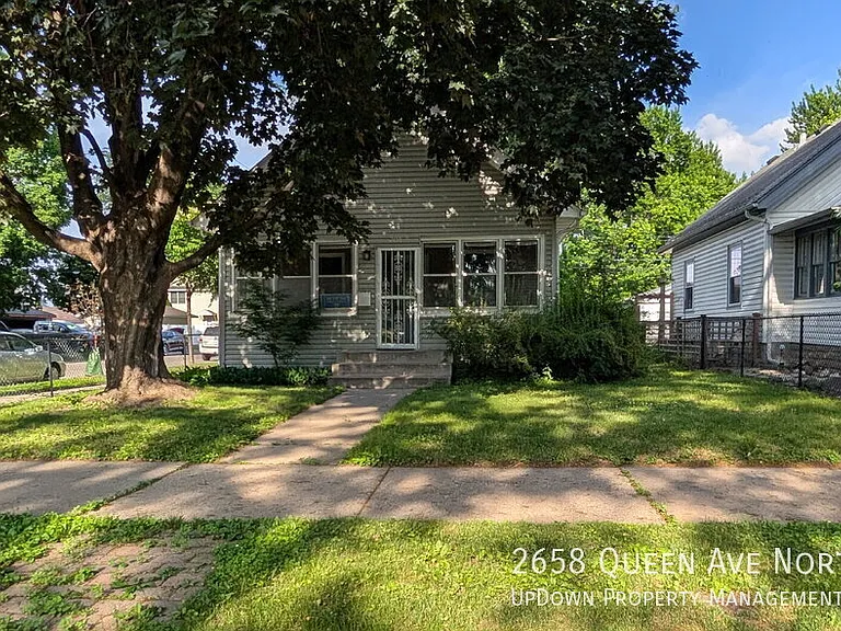 2658 Queen Ave N — Photo 1