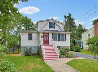 54 Gainsville Rd, Dedham, MA 02026
