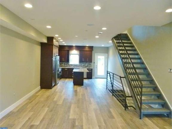 2nd image of 427 Salmon St