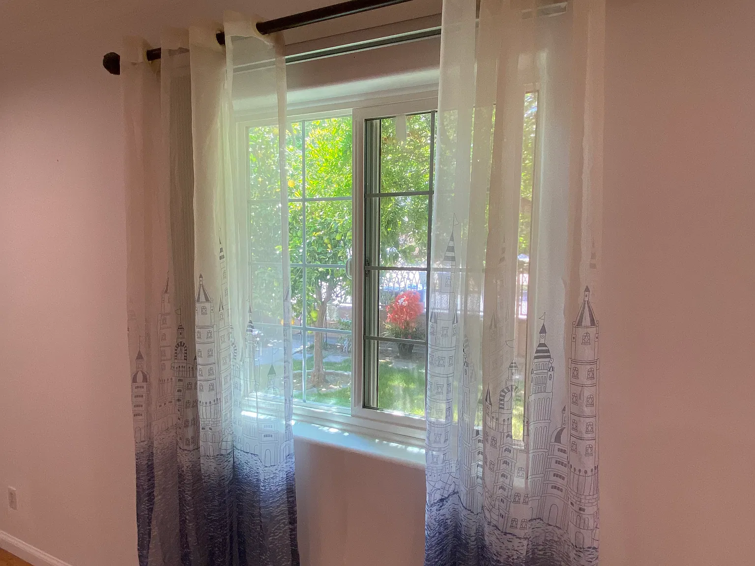 7022 Mammoth Ave — Photo 4