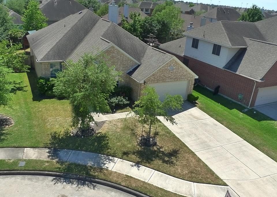 Aerial Photo - at the end of culdesac street